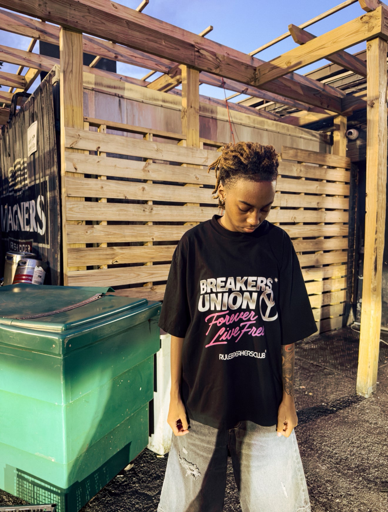 BREAKERS UNION TEE